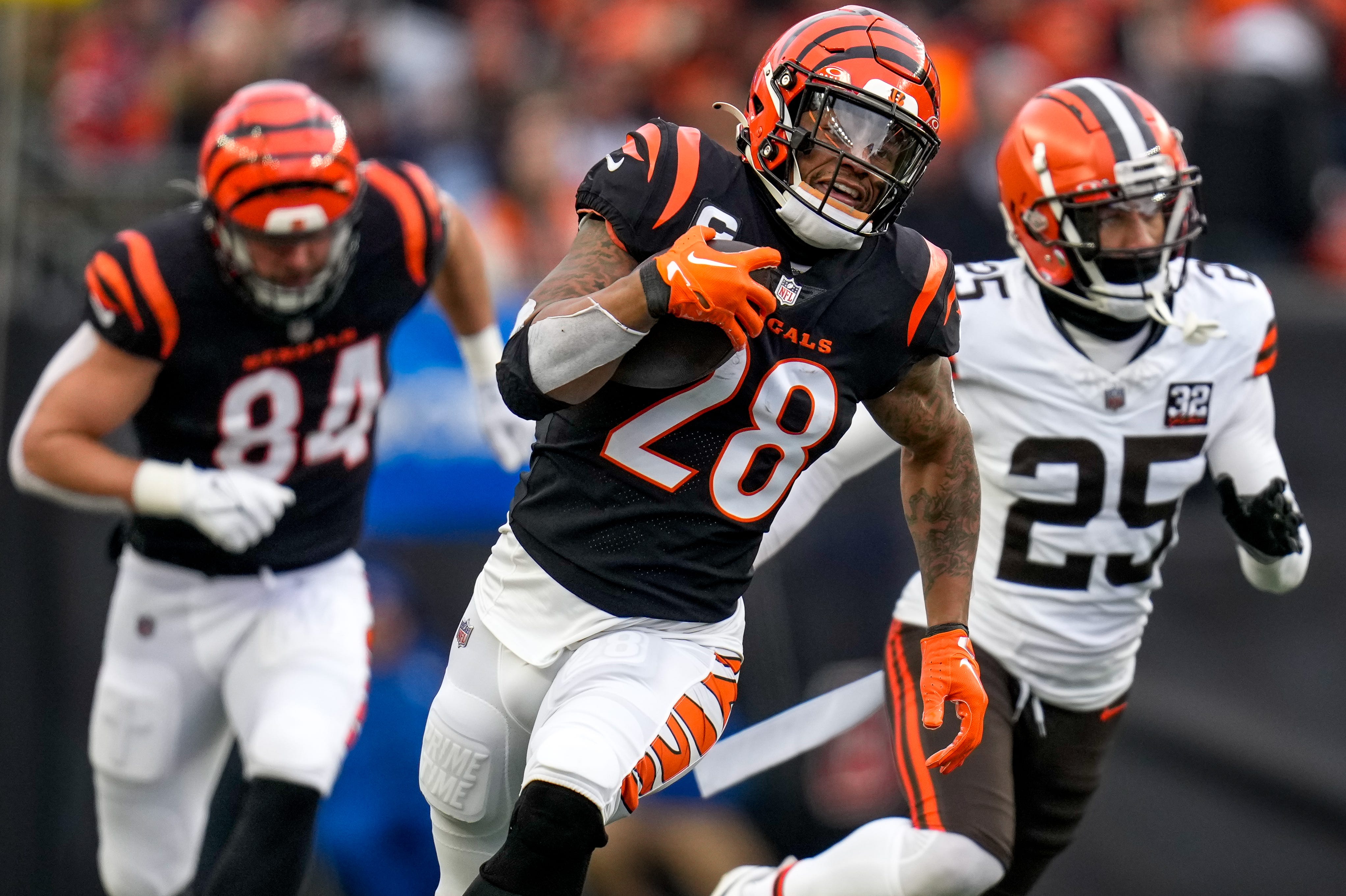 Joe Mixon, Cincinnati Bengals RB, Gets 1,000 Rushing Yards For Season ...