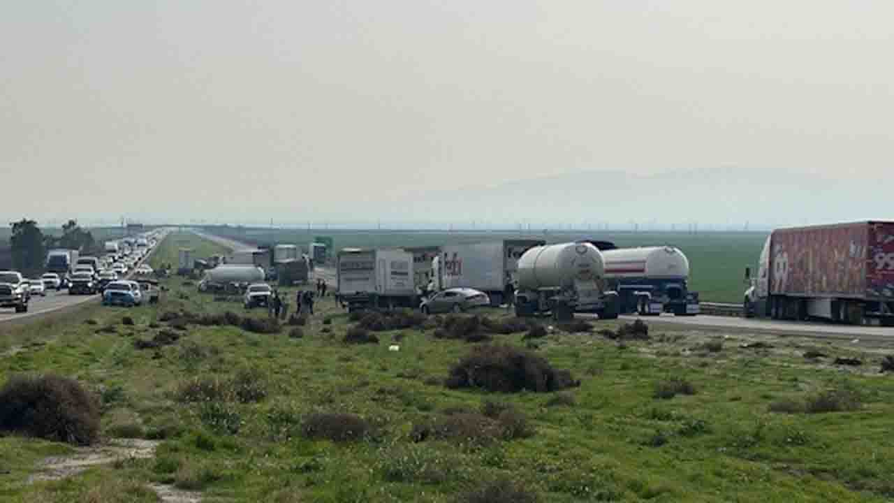 35-vehicle Pileup Along I-5 In Southern California Leaves At Least 2 ...