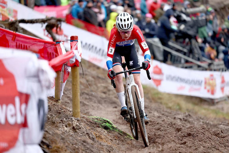 Puck Pieterse clinches crash-marred Zonhoven World Cup with solo triumph