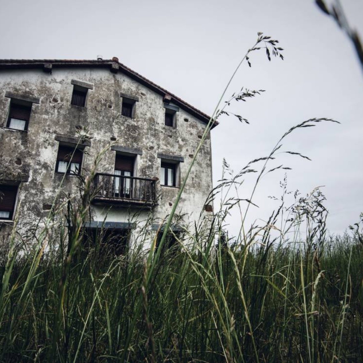 ¿explora nuestro pasado? el significado de soñar con entrar a una casa abandonada