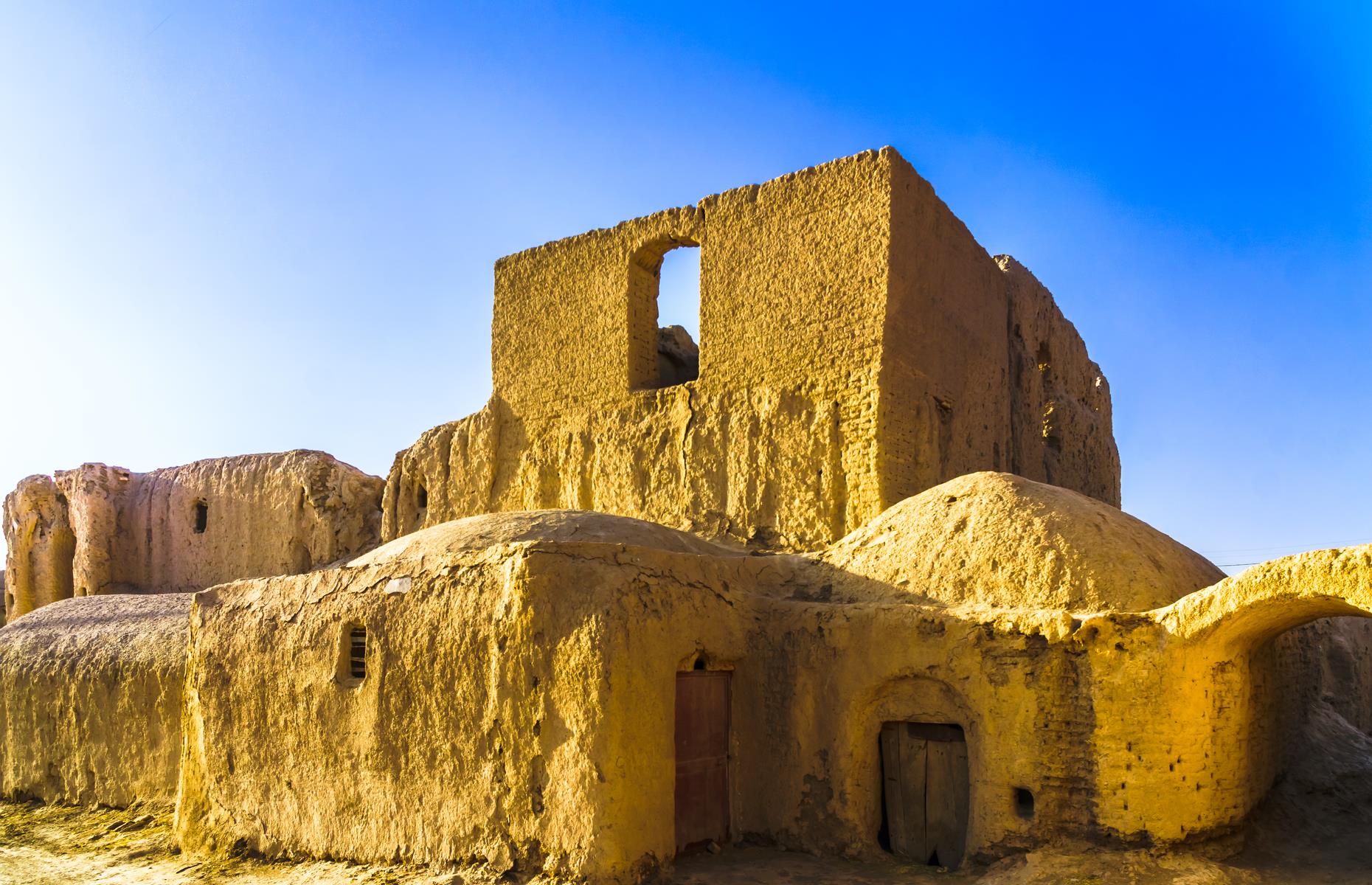 Among the sunbaked remains of the ancient mud fortress are a pigeon house, water reservoir, mill and many houses. It is protected by 14 round crenellated towers and there are two imposing gateways. Incredibly, a handful of families still live in the age-old adobe citadel.