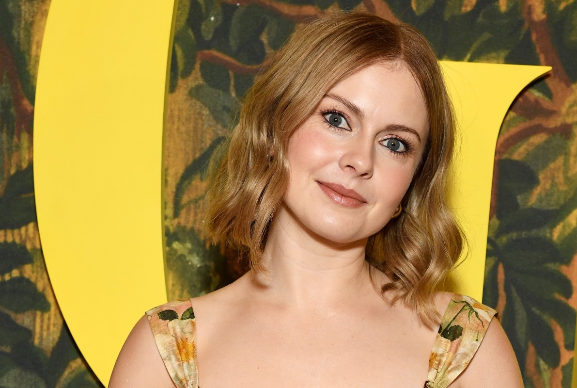 'Ghosts' Rose McIver Confirms Pregnancy On The Golden Globes Red Carpet