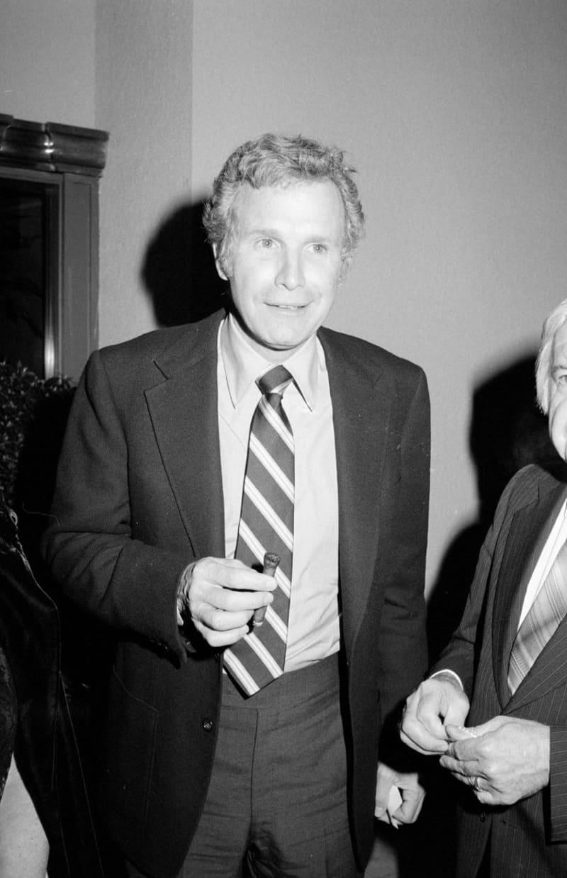 The Tragic Death Of Wayne Rogers - 