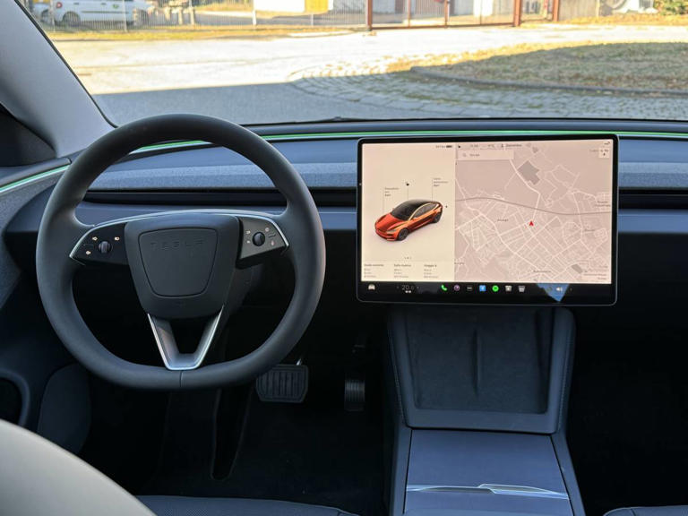 Tesla Model 3 Highland 2024: guarda la gallery 18