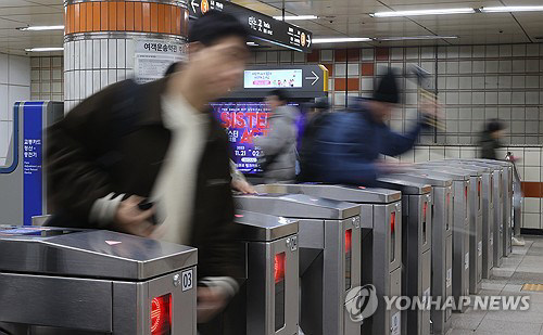 Seoul city weighs increasing subway base fare by 150 won in July