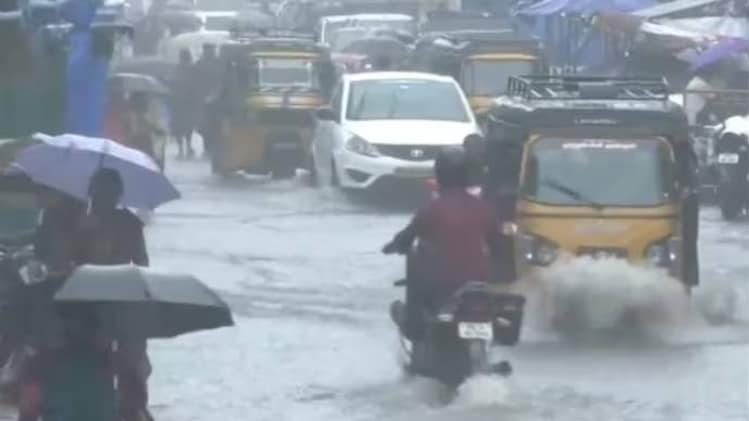 Tamil Nadu: Severe Traffic Jams Due To Heavy Rain In Chennai; Schools ...