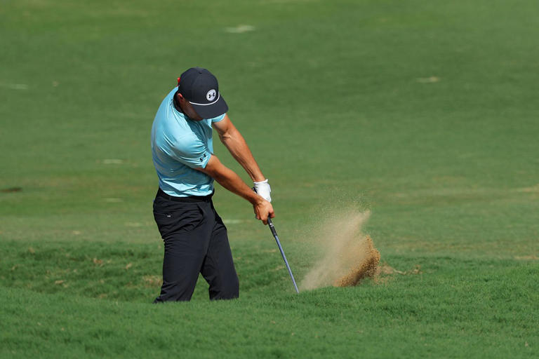 Jordan Spieth suffers bad breaks at The Sentry, falls short of Chris Kirk