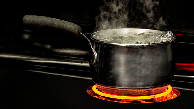 9 mistakes everyone makes when cooking on an electric stove top