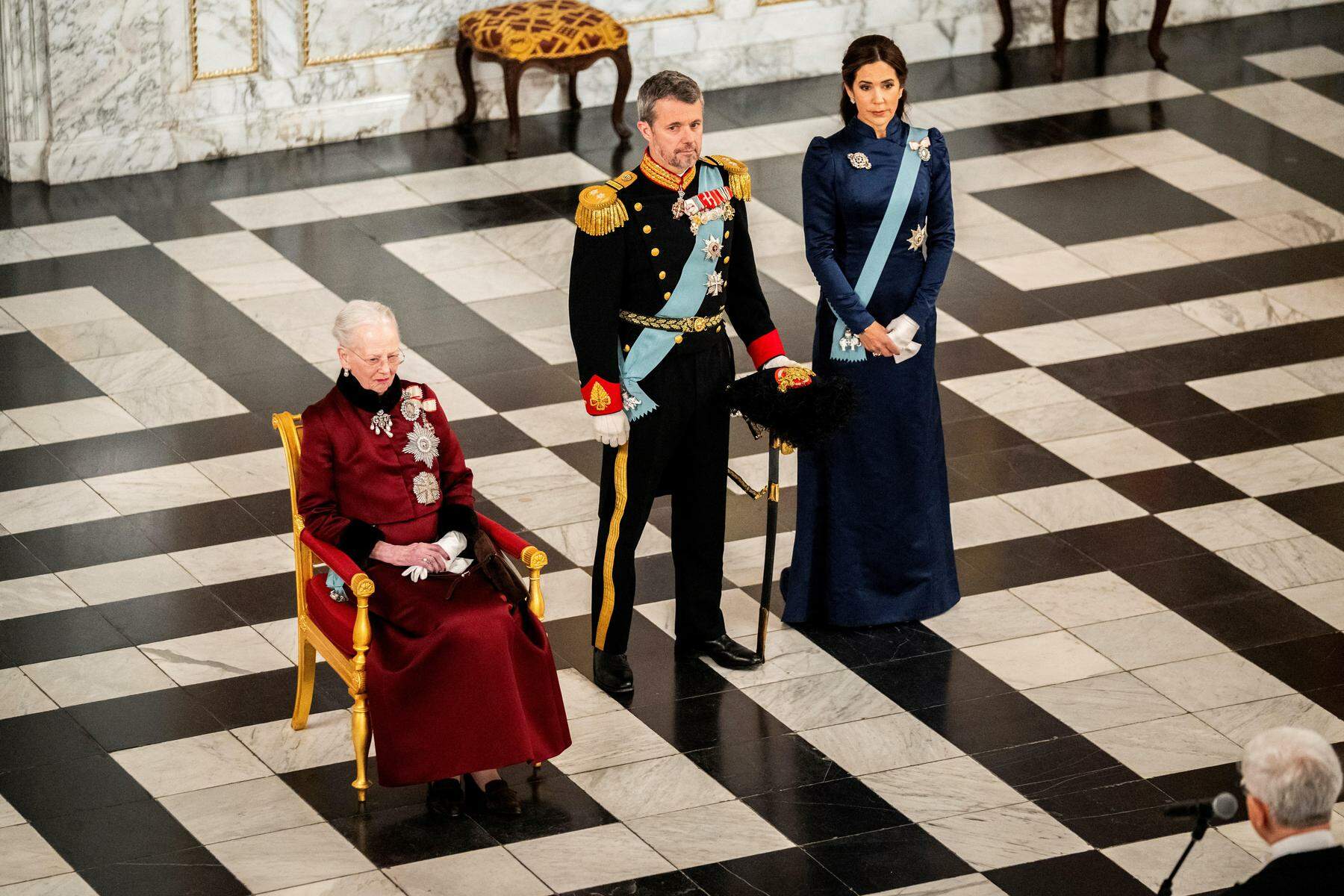 Dankt Königin Margrethe Wegen Der Affärengerüchte Von Prinz Frederik Ab?