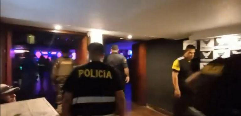 Policías rescatan a menores en Perú - Tomada de video