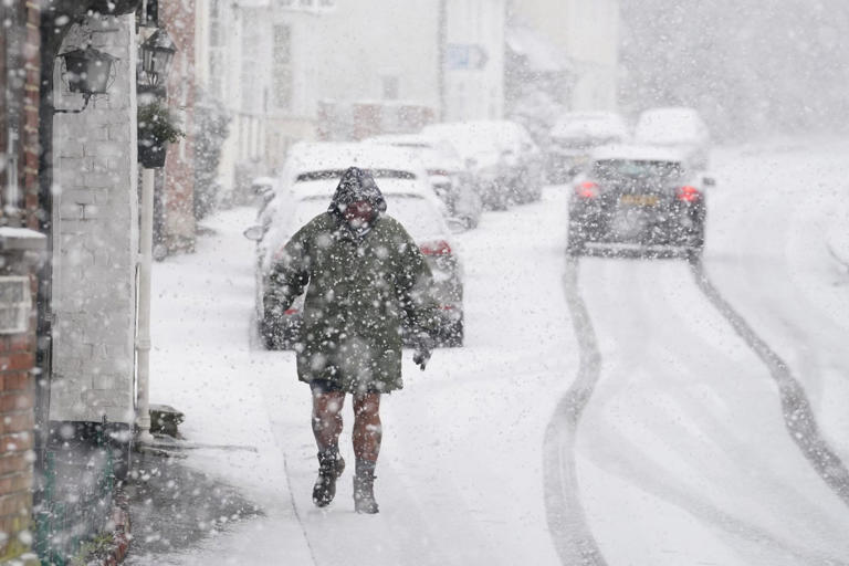 In pictures Snow hits the UK as cold blast sees temperatures plummet below freezing