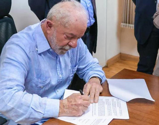 Lula assinou decreto de intervenção federal na segurança pública de Brasília, em 8 de janeiro; medida foi alternativa ao decreto de GLO, desestimulado por Janja Foto: Ricardo Stuckert/PR