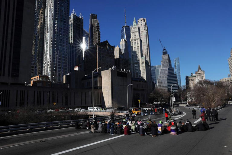 Pro-Palestinian demonstrators block a Brooklyn Bridge roadway during a 'Shut it Down for Palestine' protest in New York, Jan. 8, 2024.'Shut it Down for Palestine' protest in New York, Jan. 8, 2024.