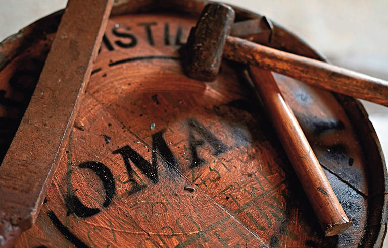 「OMAR」原為蘇格蘭蓋爾語「琥珀」之意，與南投酒廠所生產的威士忌形象不謀而合。