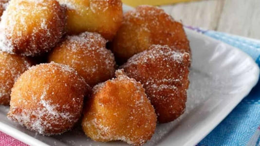 Ingredientes y paso a paso para hacer buñuelos caseros.