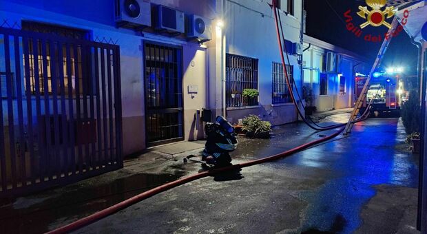 Incendio Nella Palazzina, Due Intossicati. Evacuati I Residenti ...