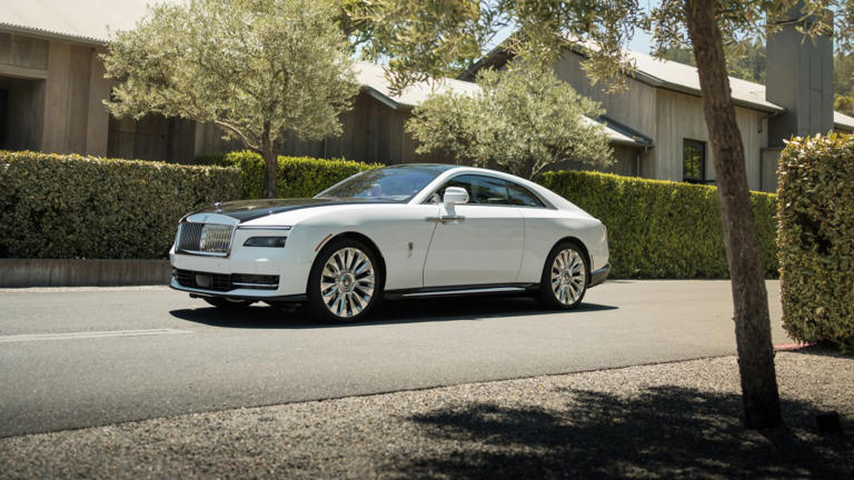 Rolls-Royce delivers 6,000 cars in '23, the most ever in one year