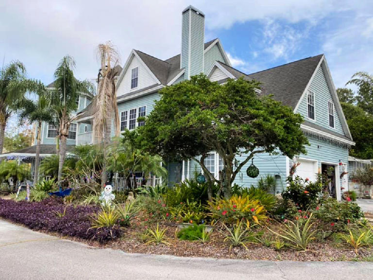 Here are 10 things to love about Mount Dora, Florida, including a Segway adventure, local parks, a historic mansion, and holiday festivities.