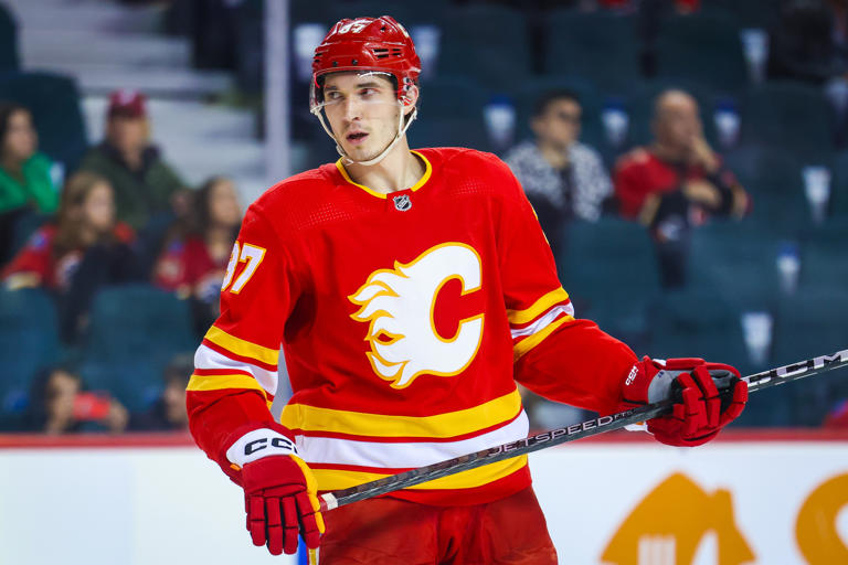 Calgary Flames assign defender Yan Kuznetsov to the AHL’s Wranglers