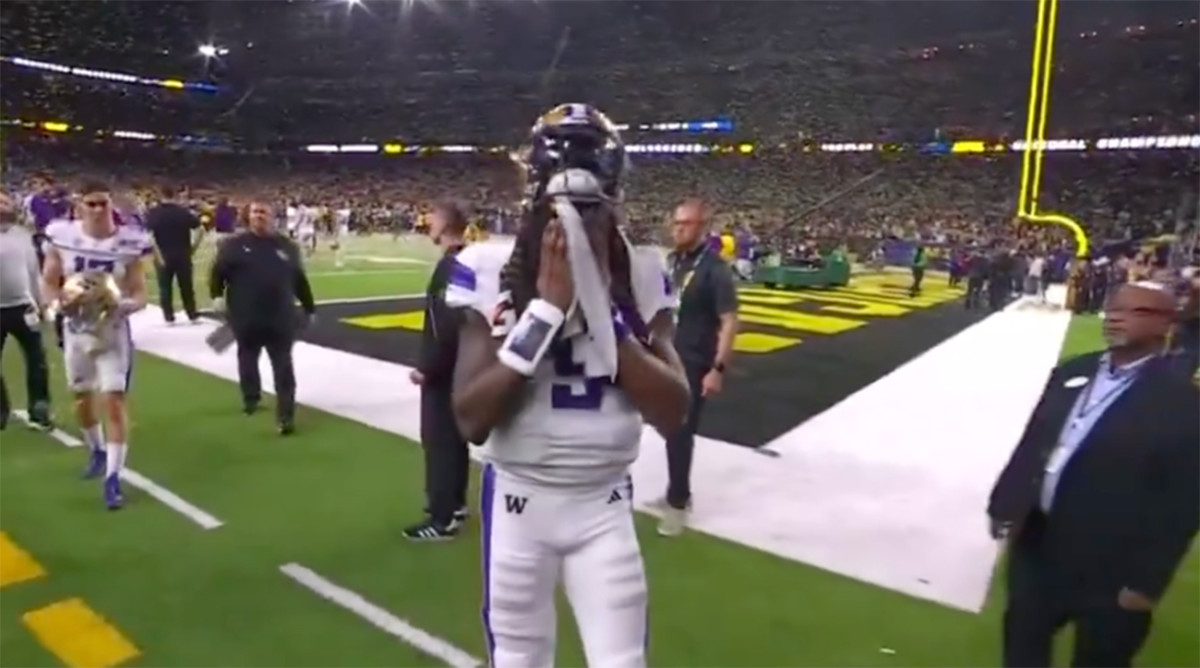 Michael Penix Jr. Had An Emotional Walk Off The Field After Final ...