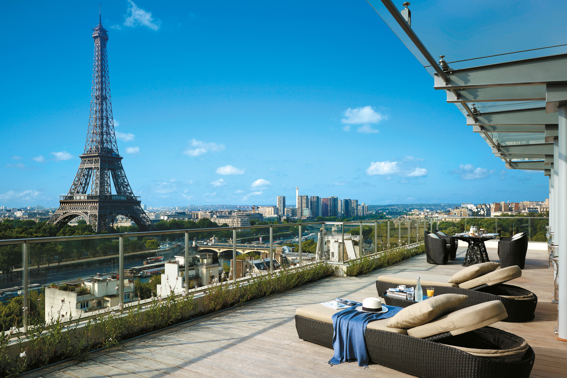 Вид на париж с эйфелевой башни. Отель Шангри ла Париж. Отель в Париже Shangri la. Отель Shangri la Париж Франция. Эйфелева башня (la Tour Eiffel).