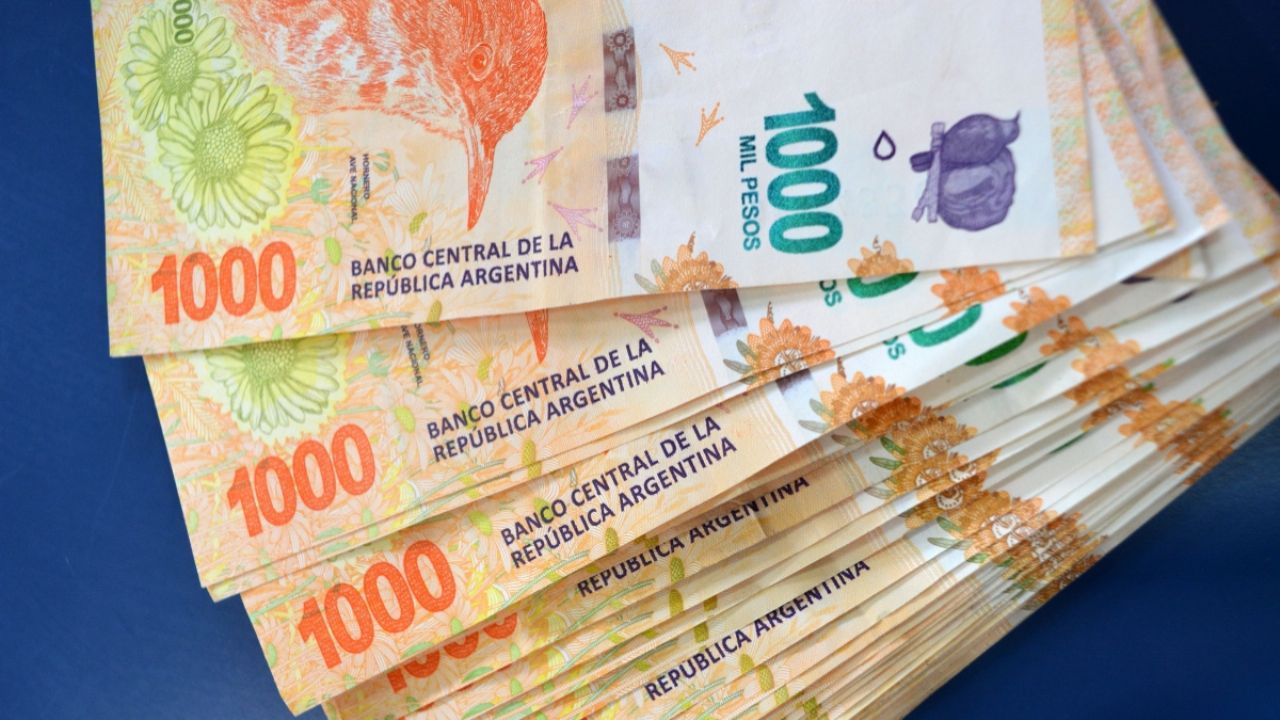 cambio de peso argentino a peso chileno hoy, 10 de abril: valor, precio, qué es y a cuánto está el dólar blue