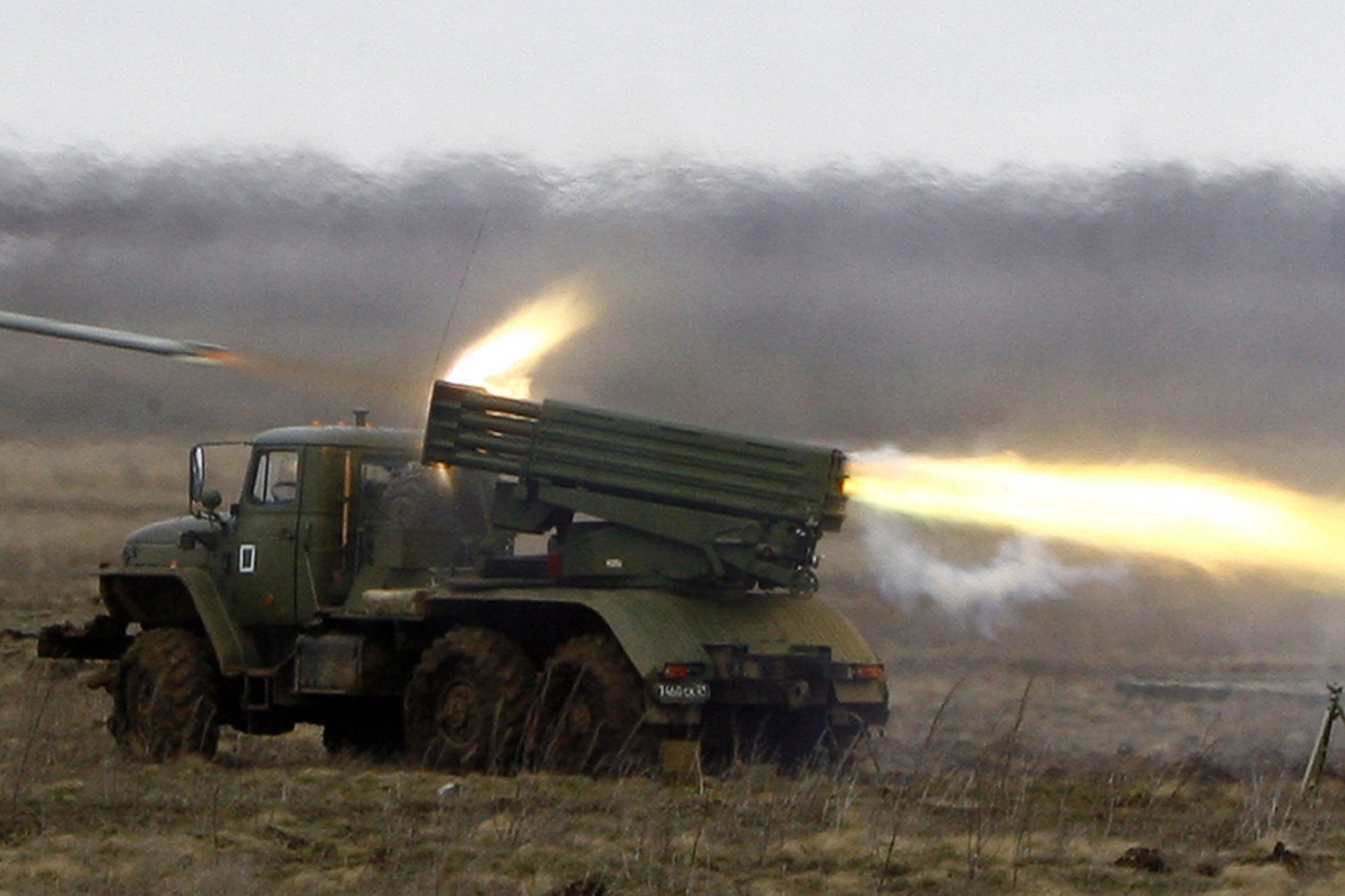 Первые грады. РСЗО БМ-21 град. Система залпового огня БМ-21 град. РСЗО 9к51 «град». Торнадо РСЗО.