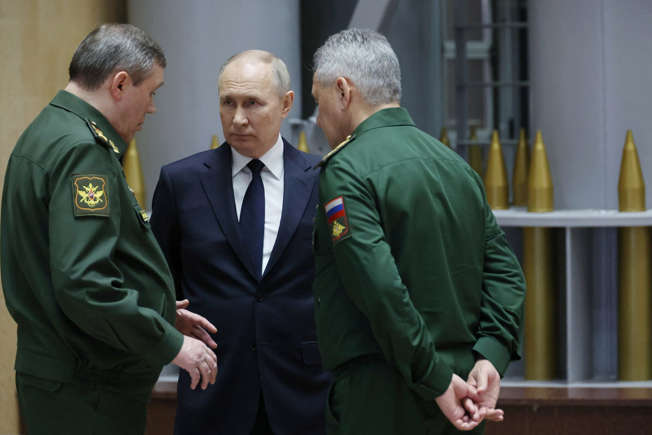 Soirée « quasi française » à Moscou : Vladimir Poutine « dégoûté » ! AA1mGqai