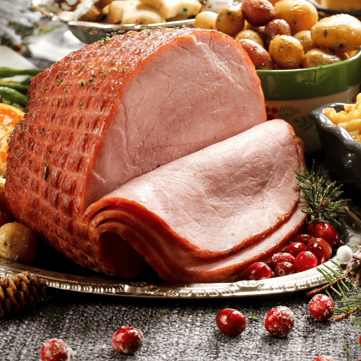 Ham s. Ветчина с гарниром. Копченое мясо нарезка. Ветчина нарезка.