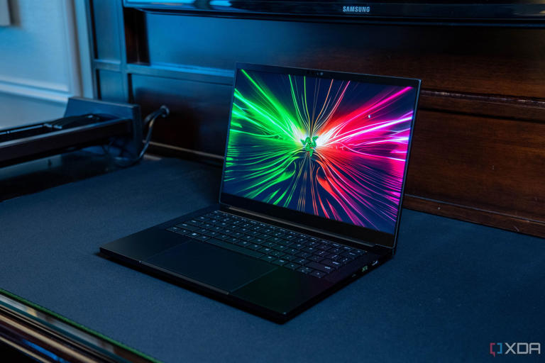 Razer Blade 14 (2024) vs. Razer Blade 16 (2024) Which gaming laptop is