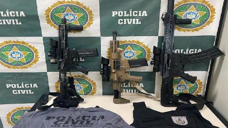 Polícias Civil e Militar prendem milicianos e apreendem armas durante ação integrada em Queimados