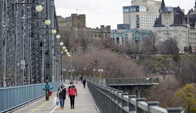 Water taxis could help fill gap during Alexandra Bridge closure