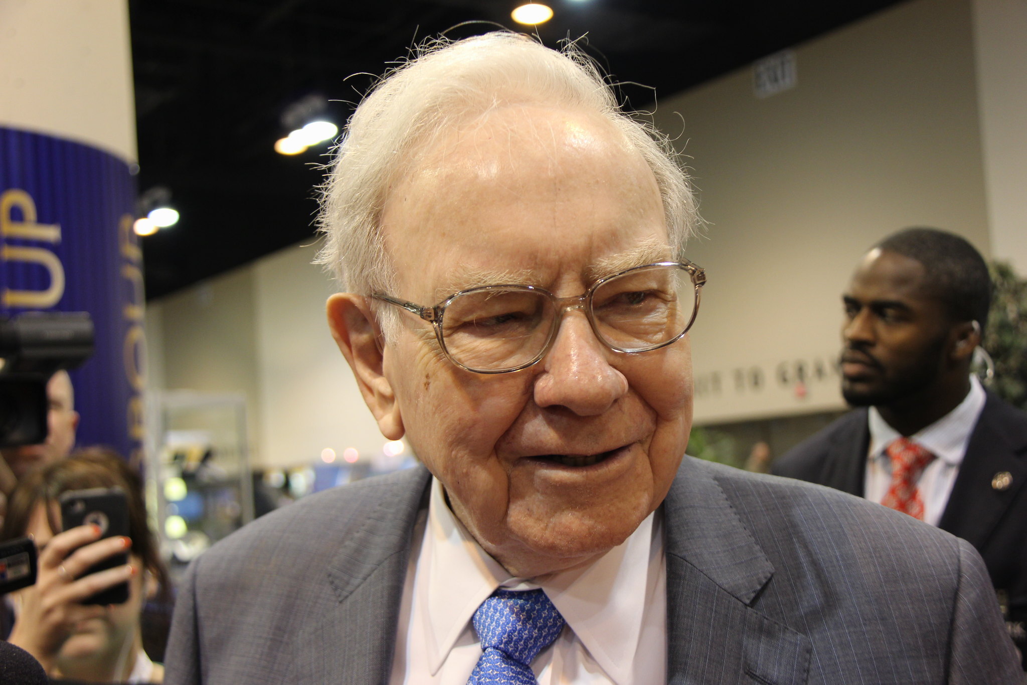 Warren Buffett's Biggest AI Bets In 2024: 47.2% Of Berkshire Hathaway's ...