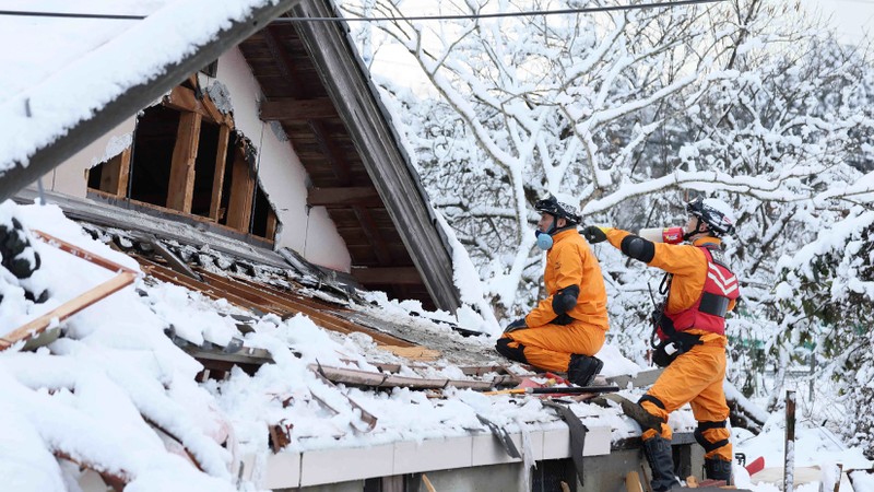 magnitude 6.0 quake strikes off central japan, no tsunami warning