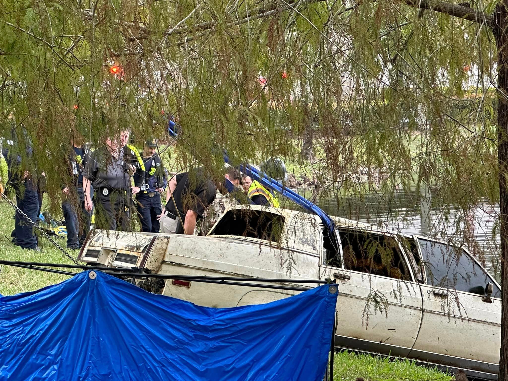 Multiple Bodies Found By Divers Inside Car In Florida Pond