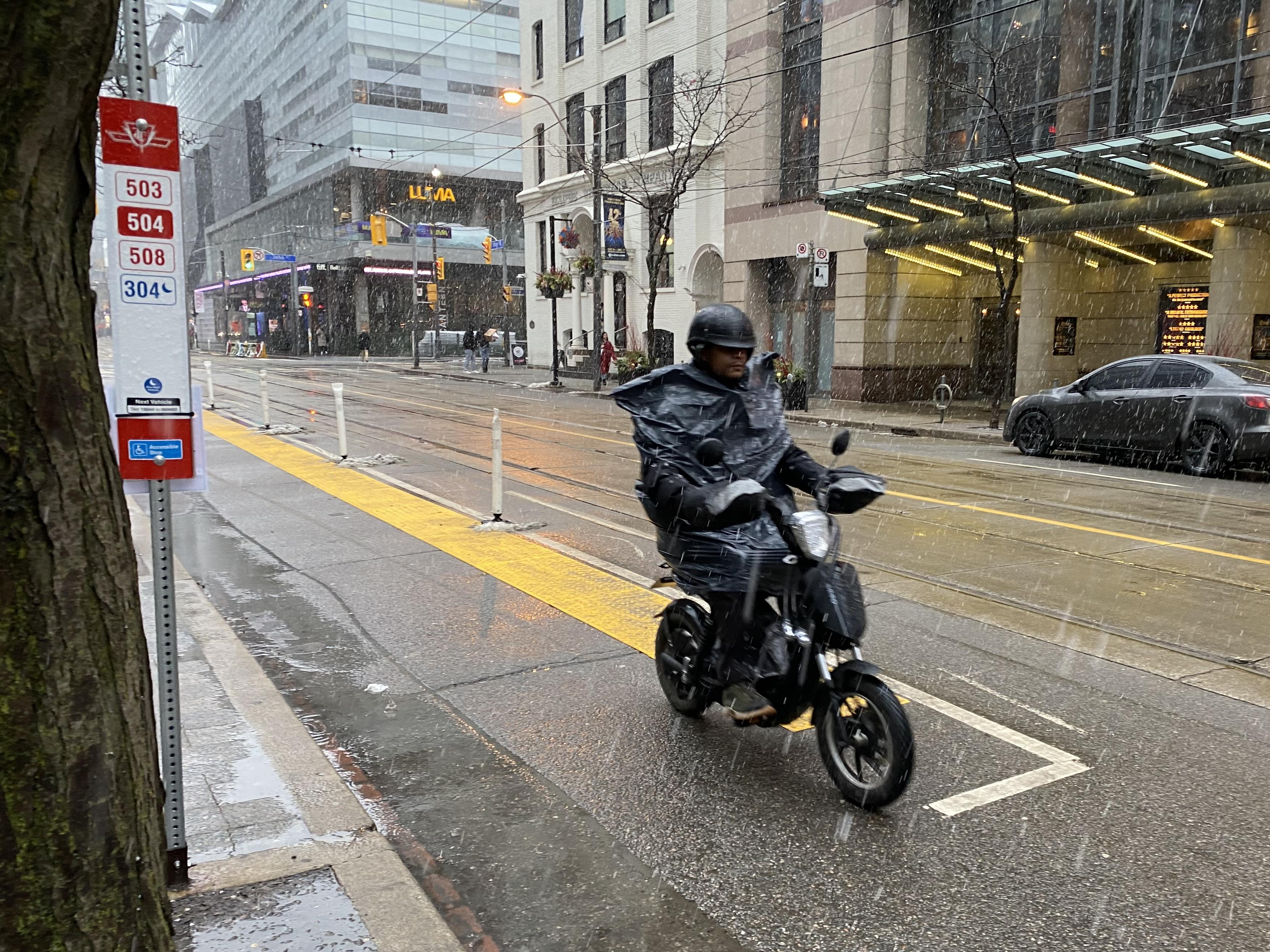 Neige Et Pluie Abondante Pr Vues Pour Toronto Aujourd Hui   AA1mHzfi.img