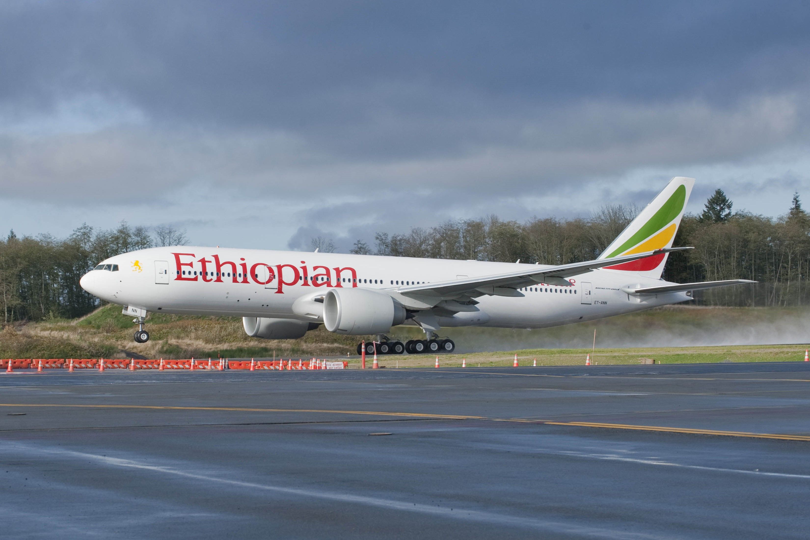 Et 761 ethiopian airlines. Boeing 777-300er Ethiopian Airlines. Эфиопские авиалинии самолеты. Ethiopian Airlines 409. Ethiopian Airlines фото самолетов.