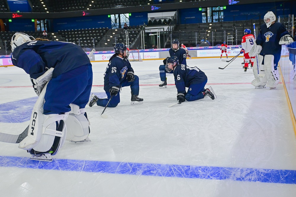 Tyttöleijonille Kammottava Selkäsauna MM-kisoissa