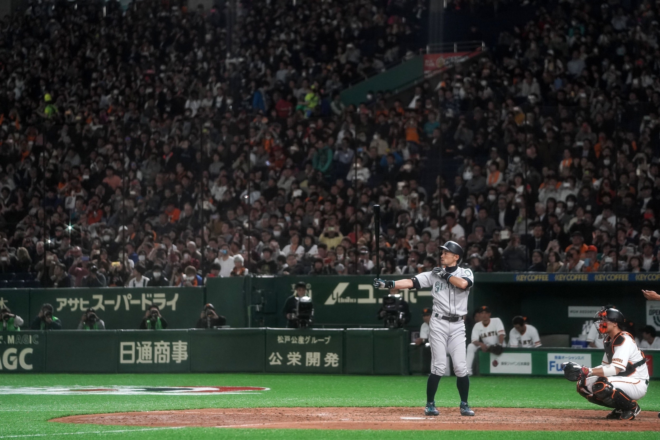 Who has the most hits in one season for every MLB franchise?