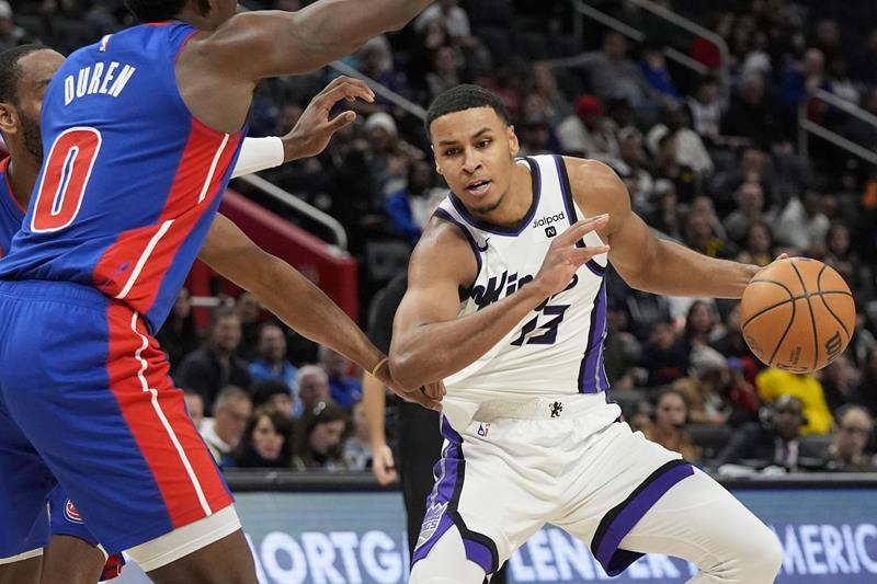 Kings rally from rough first quarter to rout Pistons 131-110