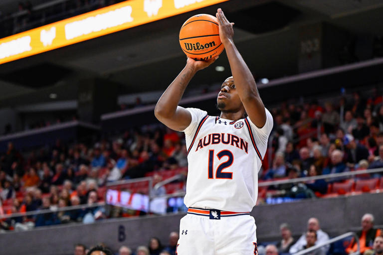 Auburn Basketball Makes Statement With Double Digit Dominant Victory Over Alabama 0479