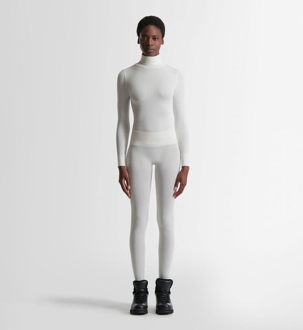 Le Legging Blanc Est La Tendance Mode Inattendue De 2024   AA1mKNAk.img