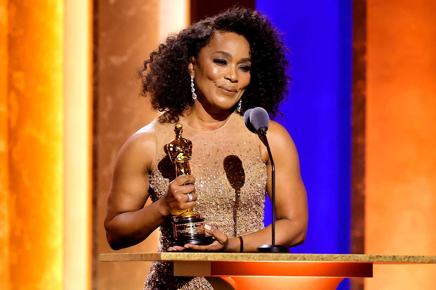 Angela Bassett Shouts Out Trailblazing Black Actresses While   AA1mKSNp.img