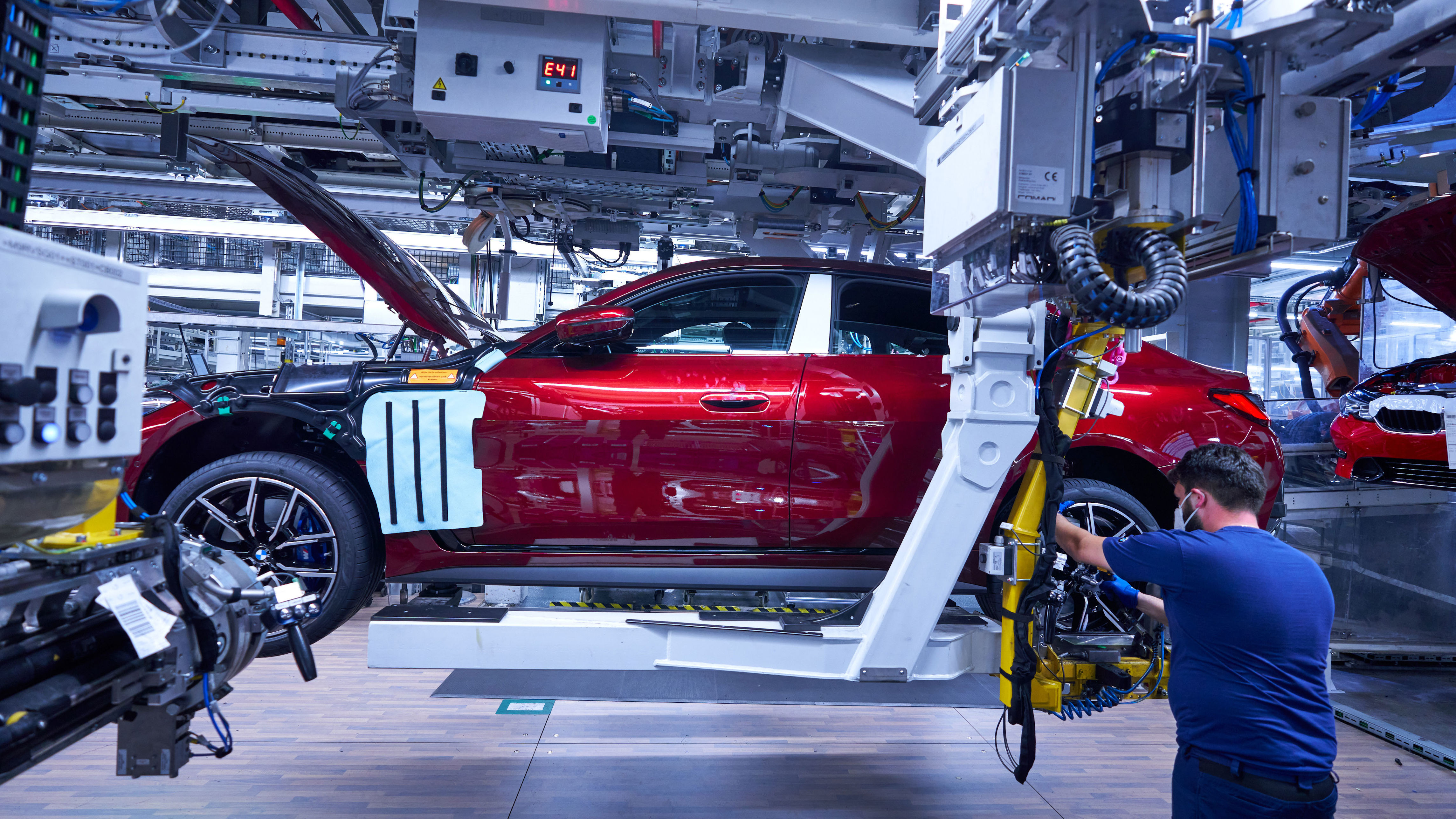 bmw’s flagship factory will only make electric cars from 2027