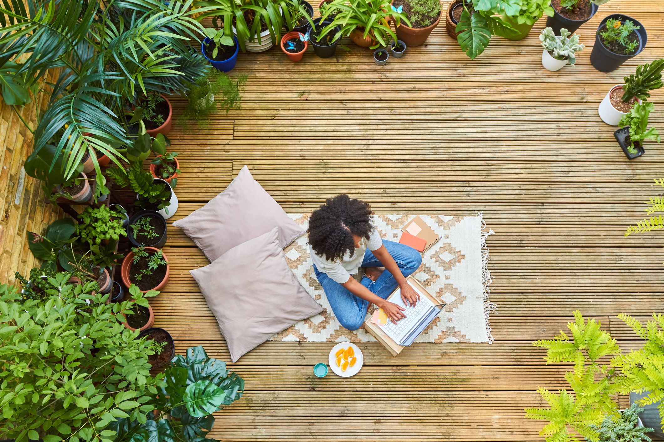 How To Transform Your Outdoor Space Into A Cozy Place To Hang Out