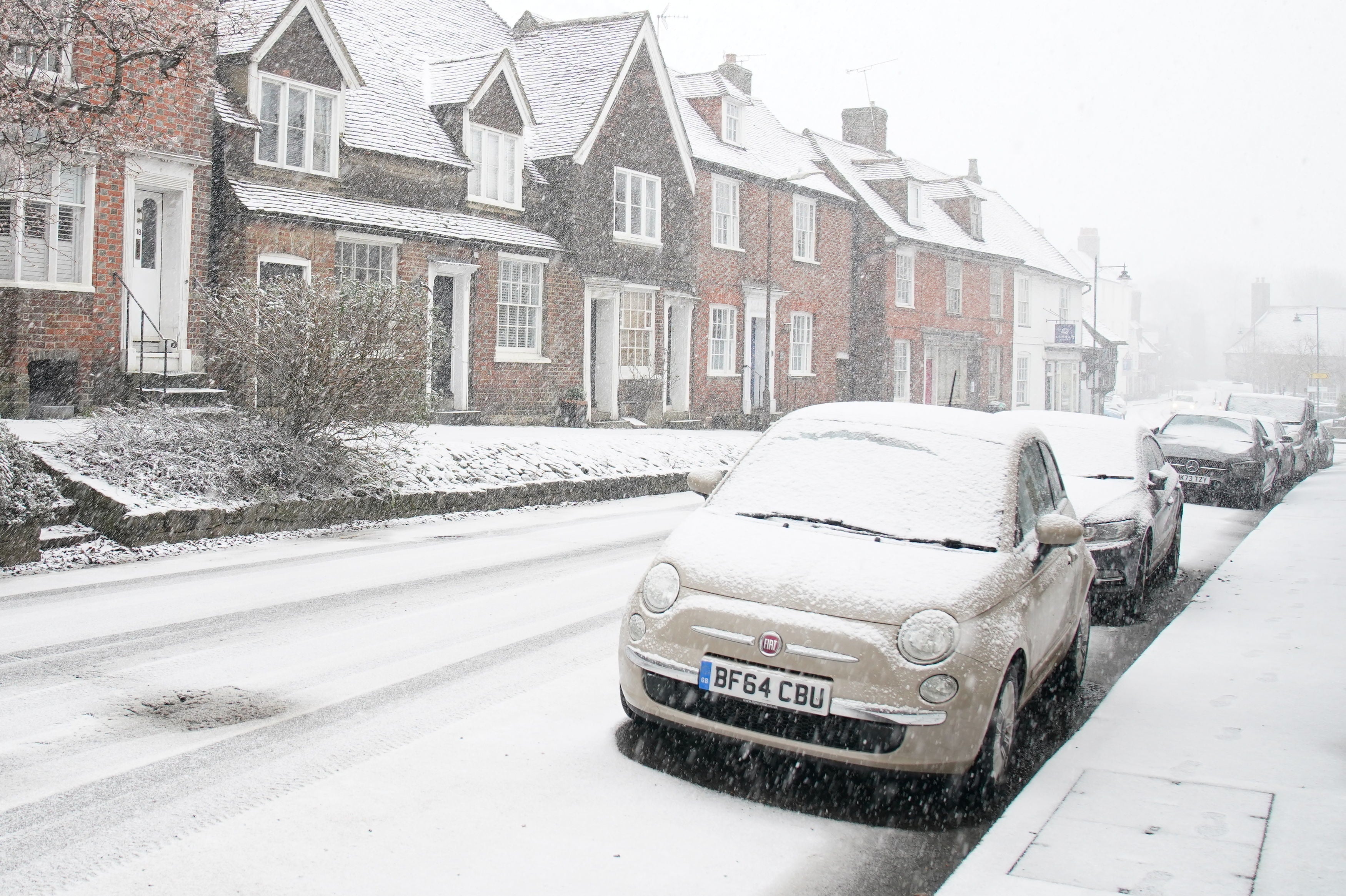 arctic air to bring big freeze as met office reveals when snow will hit uk next