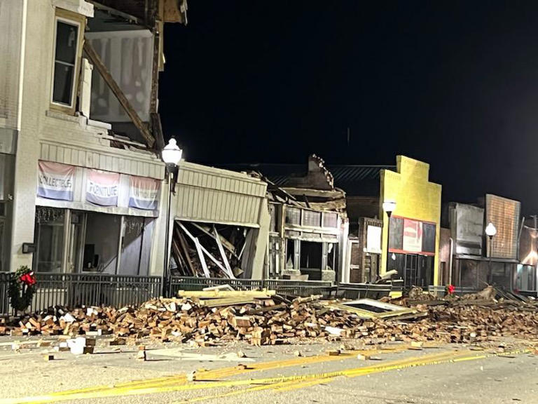 Tornado hits Bamberg County causing downtown buildings to collapse