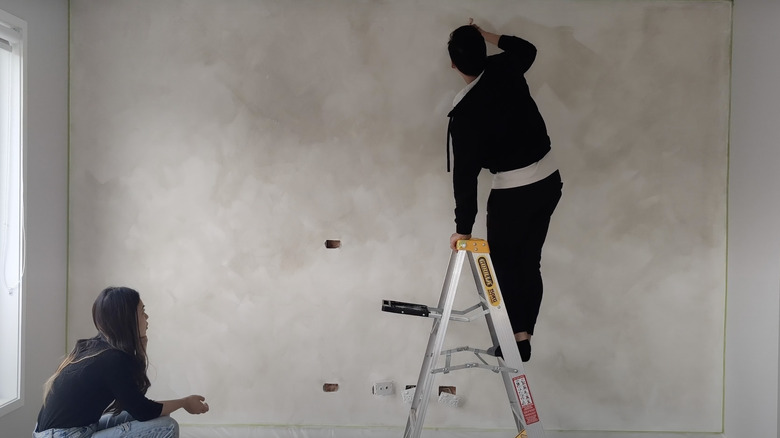 Mistakes To Avoid When You DIY A Limewashed Wall   AA1mKqn2.img