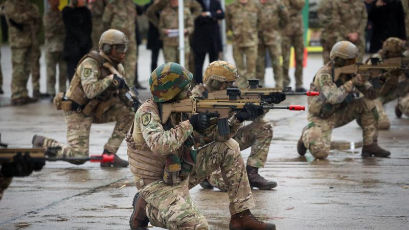 défense : les recruteurs de l’armée investissent un centre commercial de tournai