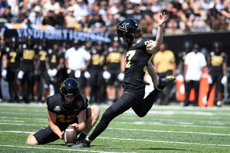 Nikhil Jefferson, 2024 defensive lineman, commits to Vanderbilt football